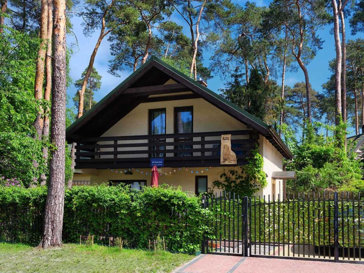Dom Kotik W Lukecinie Villa Exteriör bild