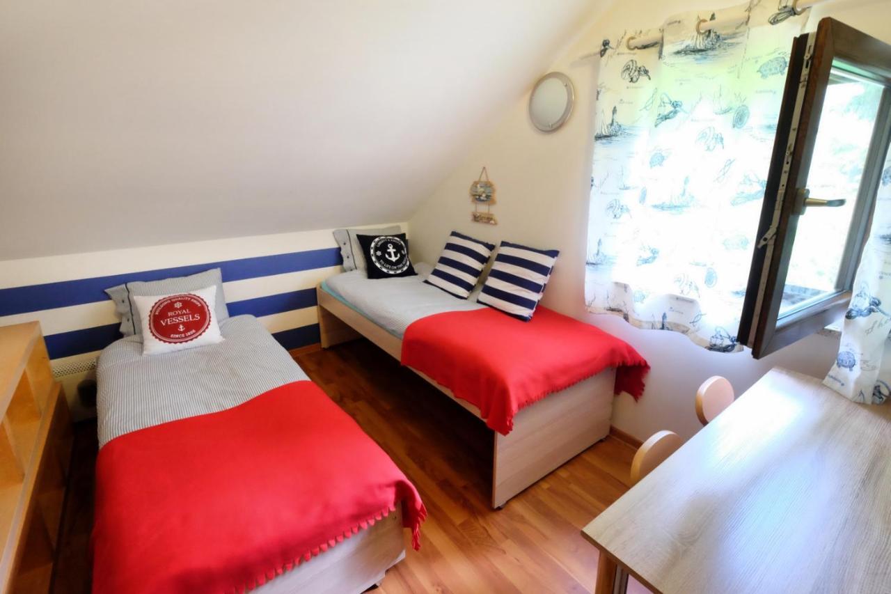 Dom Kotik W Lukecinie Villa Exteriör bild